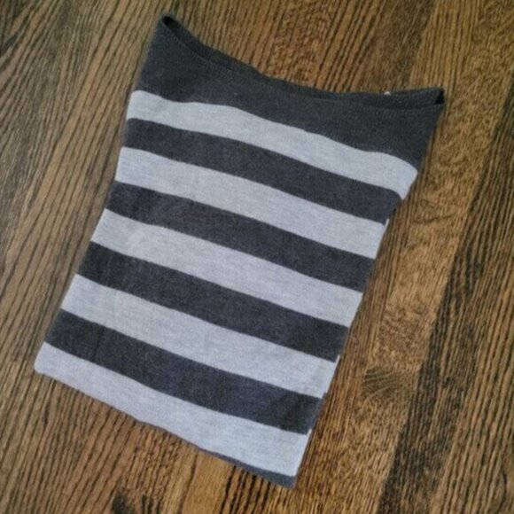 GAP Sweater Gray Sriped Lightweight Women's Sz XS Wool - Picture 8 of 10